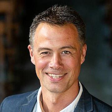 Portretfoto Dennis Mellink